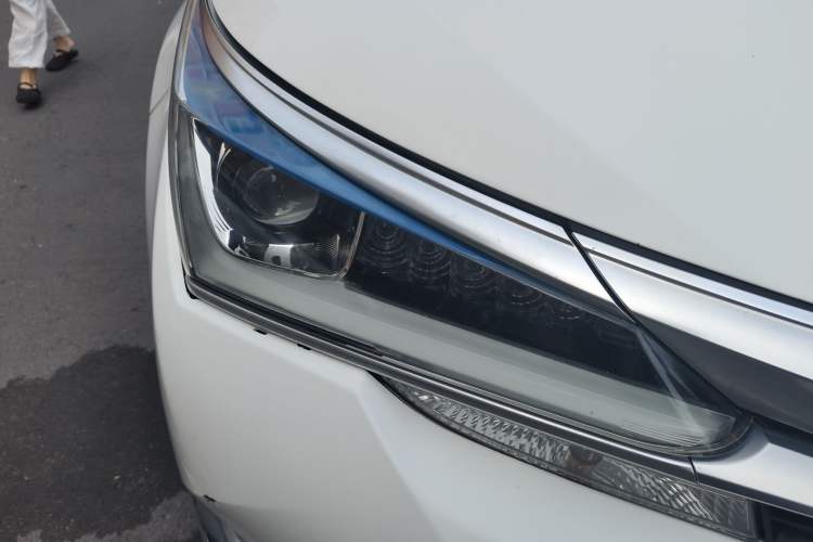 Used Toyota Corolla 2017 Revised Dual-Engine 1.8L E-CVT Leading Edition Right Front Headlight