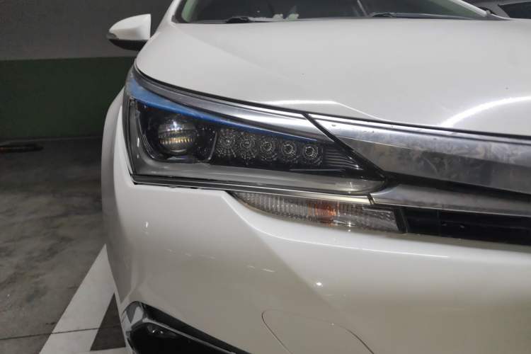 Used Toyota Corolla 2017 Revised Dual-Engine 1.8L E-CVT Leading Edition Right Front Headlight
