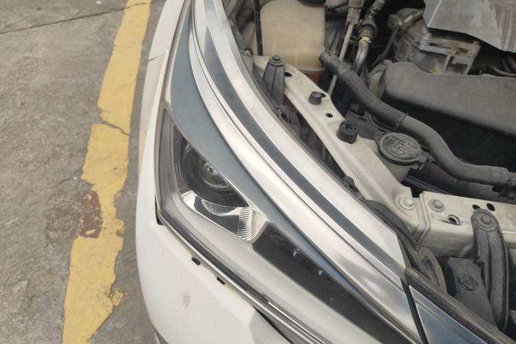 Used Toyota Corolla 2017 Revised Dual-Engine 1.8L E-CVT Leading Edition Right Front Headlight