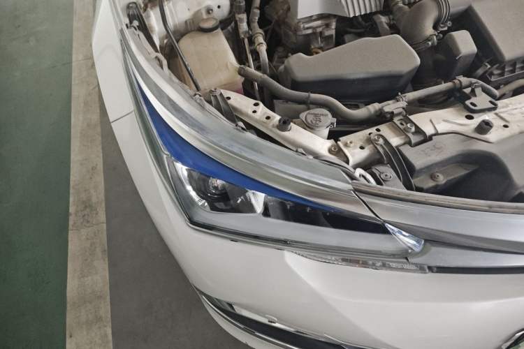 Used Toyota Corolla 2017 Revised Dual-Engine 1.8L E-CVT Elite Edition Right Front Headlight
