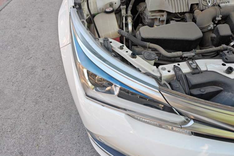 Used Toyota Corolla 2017 Revised Dual-Engine 1.8L E-CVT Leading Edition Right Front Headlight