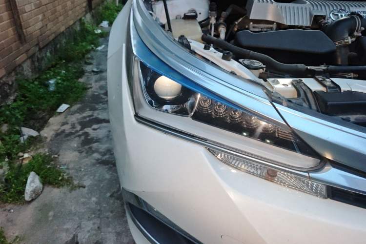 Used Toyota Corolla 2017 Revised Dual-Engine 1.8L E-CVT Elite Edition Right Front Headlight