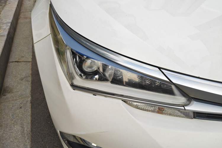 Used Toyota Corolla 2017 Revised Dual-Engine 1.8L E-CVT Leading Edition Right Front Headlight