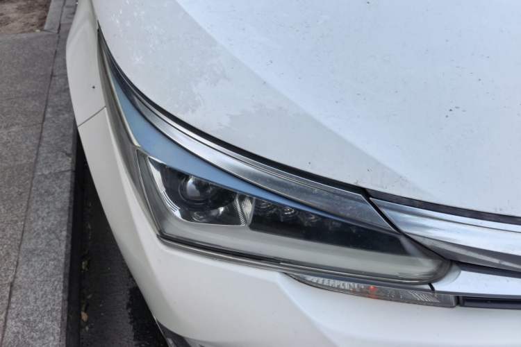 Used Toyota Corolla 2017 Revised Dual-Engine 1.8L E-CVT Leading Edition Right Front Headlight