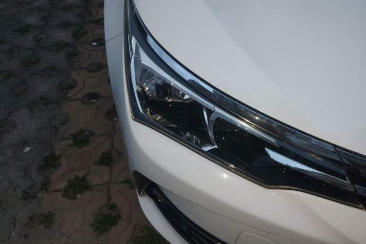 Used Toyota Corolla 2017 Revised Version 1.2T S-CVT GL Right Front Headlight