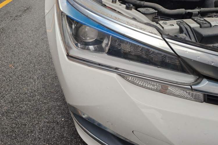 Used Toyota Corolla 2017 Revised Dual-Engine 1.8L E-CVT Elite Edition Right Front Headlight