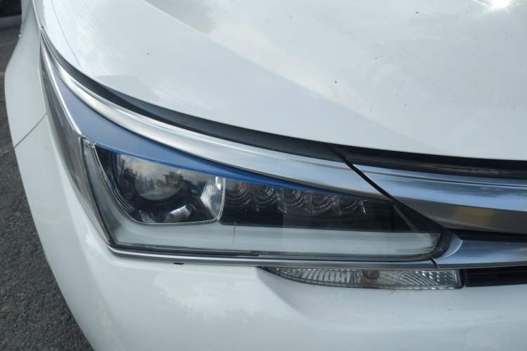 Used Toyota Corolla 2017 Revised Dual-Engine 1.8L E-CVT Leading Edition Right Front Headlight