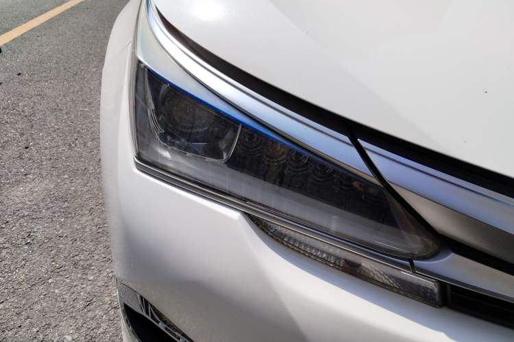 Used Toyota Corolla 2017 Revised Dual-Engine 1.8L E-CVT Leading Edition Right Front Headlight