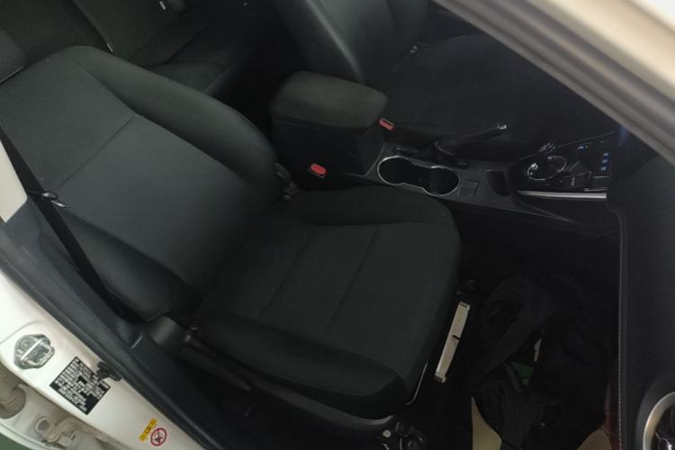 Used Toyota Corolla 2017 Revised Dual-Engine 1.8L E-CVT Leading Edition Right Front Seat