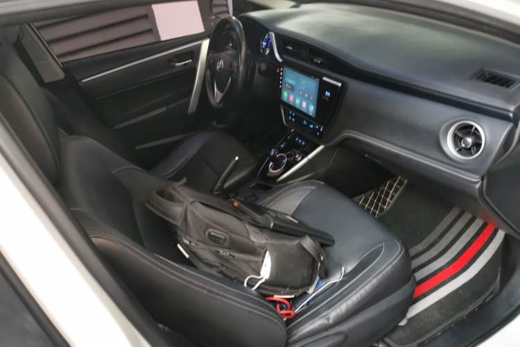 Used Toyota Corolla 2017 Revised Dual-Engine 1.8L E-CVT Elite Edition Right Front Seat