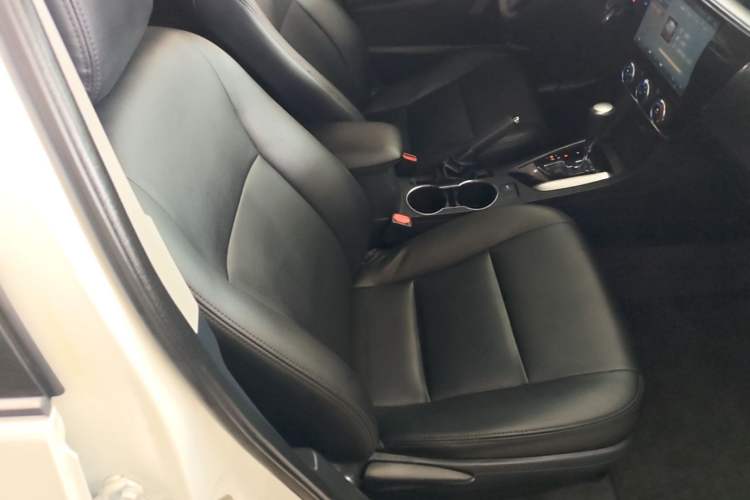 Used Toyota Corolla 2017 1.6L CVT GL Right Front Seat