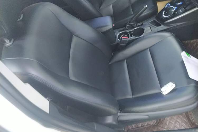 Used Toyota Corolla 2017 Revised Dual-Engine 1.8L E-CVT Leading Edition Right Front Seat