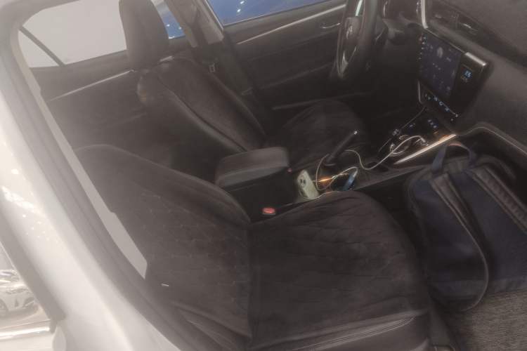 Used Toyota Corolla 2017 Revised Dual-Engine 1.8L E-CVT Elite Edition Right Front Seat