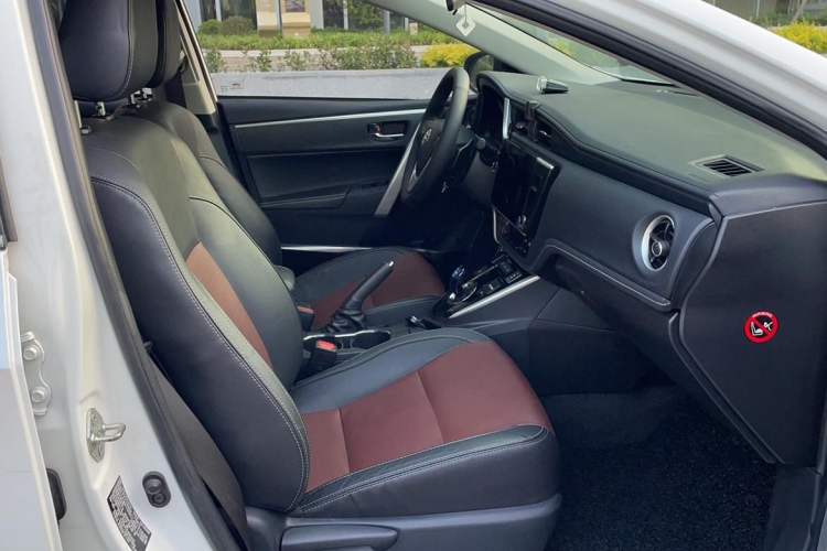 Used Toyota Corolla 2017 Revised Dual-Engine 1.8L E-CVT Elite Edition Right Front Seat