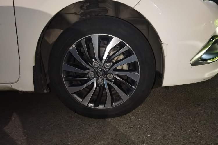 Used Toyota Corolla 2017 Revised Dual-Engine 1.8L E-CVT Elite Edition Right Front Wheel Hub