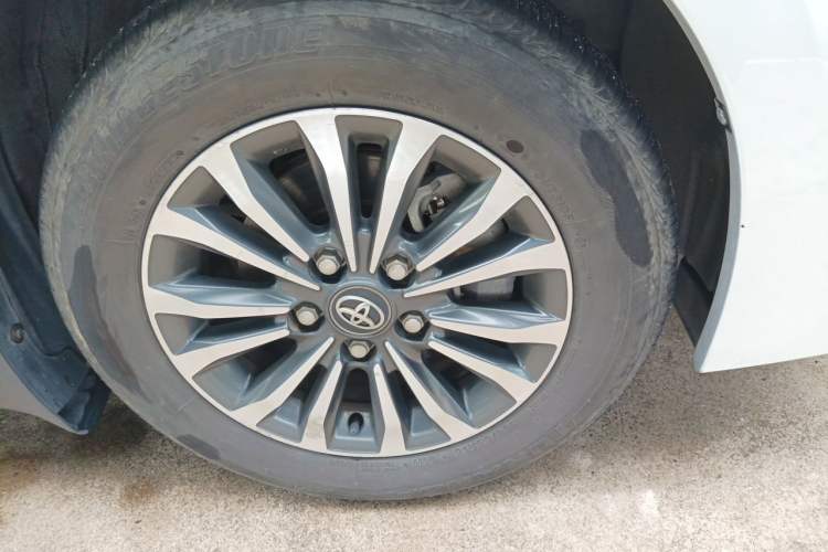 Used Toyota Corolla 2017 Revised Version 1.2T S-CVT GL Right Front Wheel Hub
