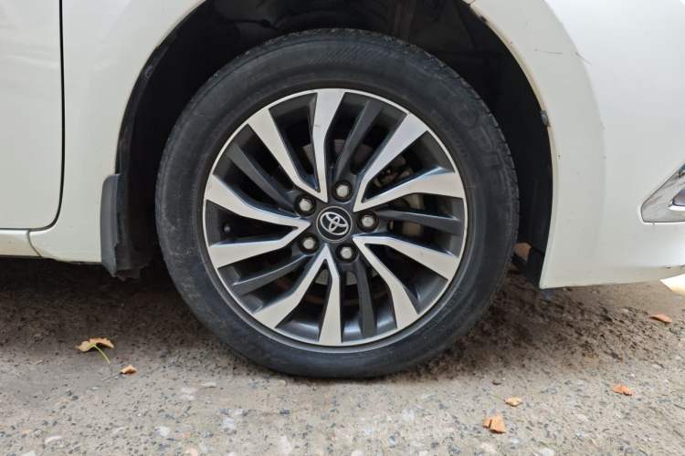 Used Toyota Corolla 2017 Revised Dual-Engine 1.8L E-CVT Elite Edition Right Front Wheel Hub