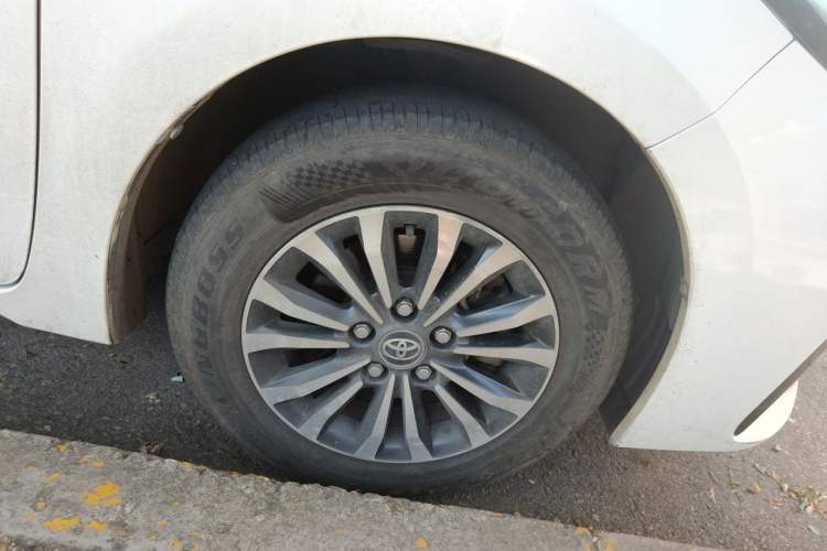 Used Toyota Corolla 2017 Revised Version 1.2T S-CVT GL-i Right Front Wheel Hub