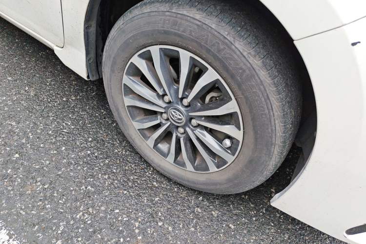 Used Toyota Corolla 2017 Revised Version 1.2T S-CVT GL Right Front Wheel Hub