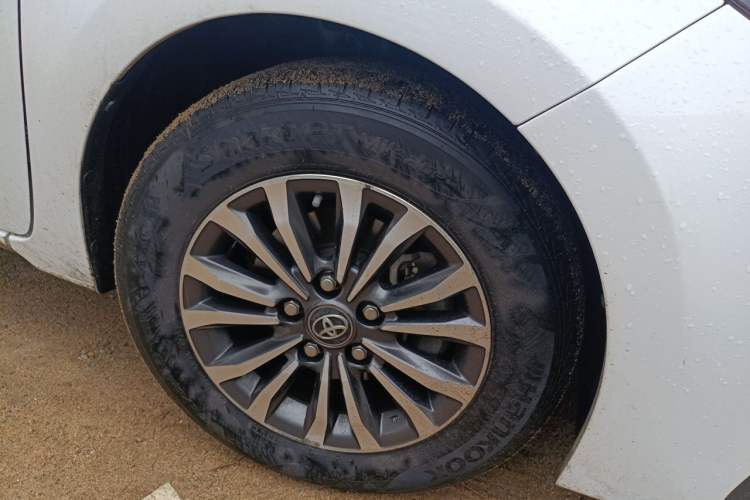 Used Toyota Corolla 2017 Revised Version 1.2T S-CVT GL-i Right Front Wheel Hub