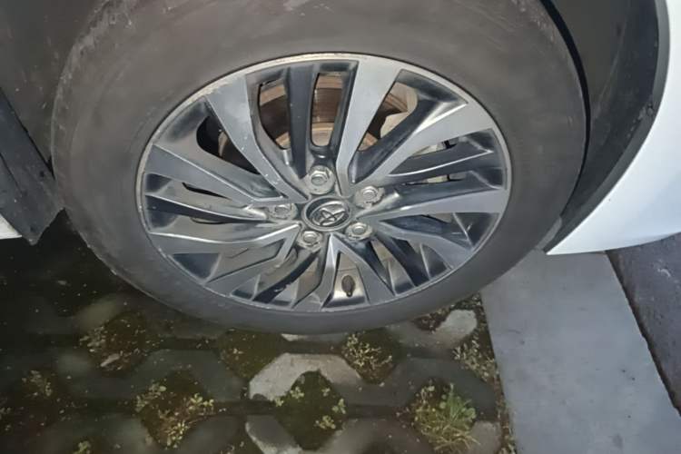 Used Toyota Corolla 2017 Revised Dual-Engine 1.8L E-CVT Elite Edition Right Front Wheel Hub