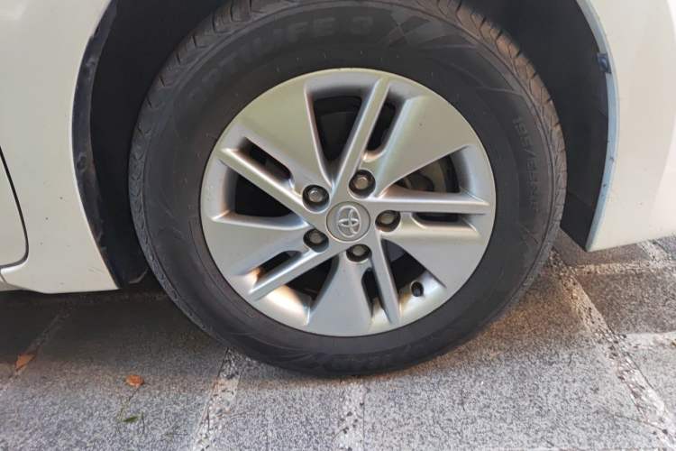 Used Toyota Corolla 2017 Revised Version 1.6L S-CVT GL Right Front Wheel Hub