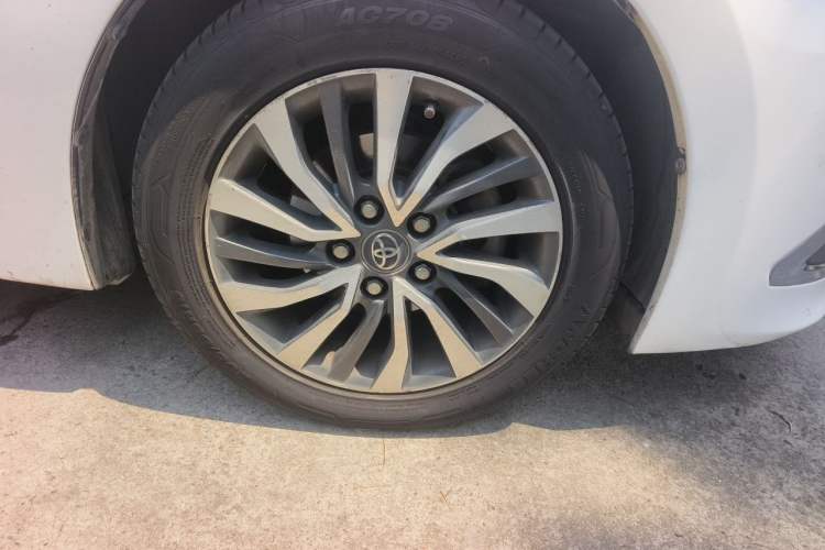 Used Toyota Corolla 2017 Revised Dual-Engine 1.8L E-CVT Elite Edition Right Front Wheel Hub