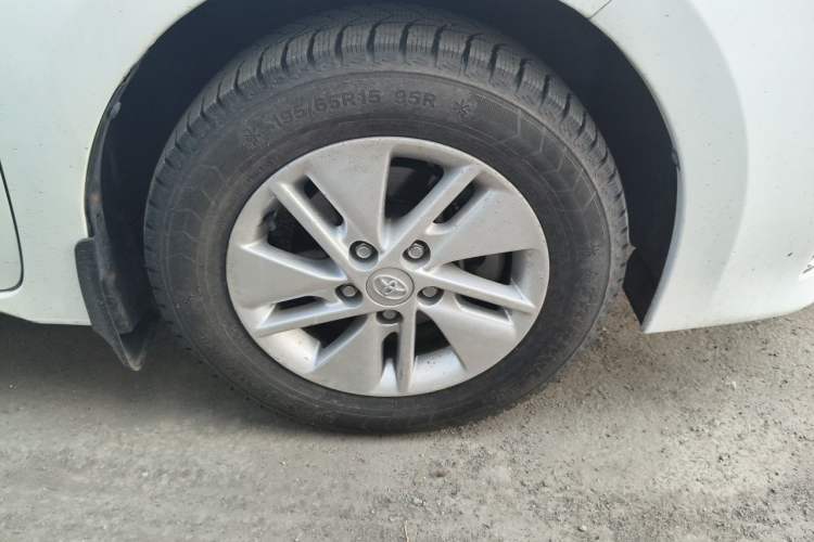 Used Toyota Corolla 2017 1.6L CVT GL Right Front Wheel Hub