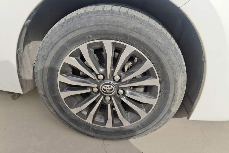 Used Toyota Corolla 2017 Revised Version 1.2T S-CVT GL Right Front Wheel Hub