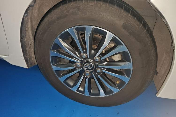 Used Toyota Corolla 2017 Revised Version 1.2T S-CVT GL-i Right Front Wheel Hub