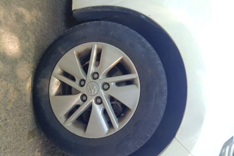 Used Toyota Corolla 2017 1.2T CVT GL-i Special Edition with Leather Right Front Wheel Hub