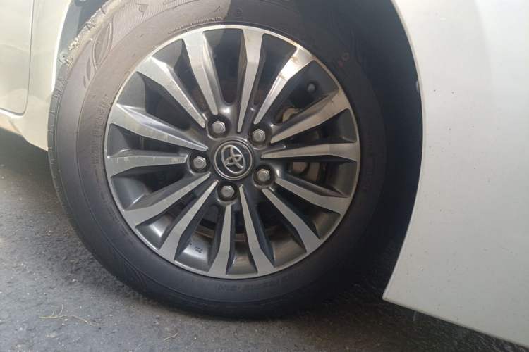 Used Toyota Corolla 2017 1.2T CVT GL Right Front Wheel Hub