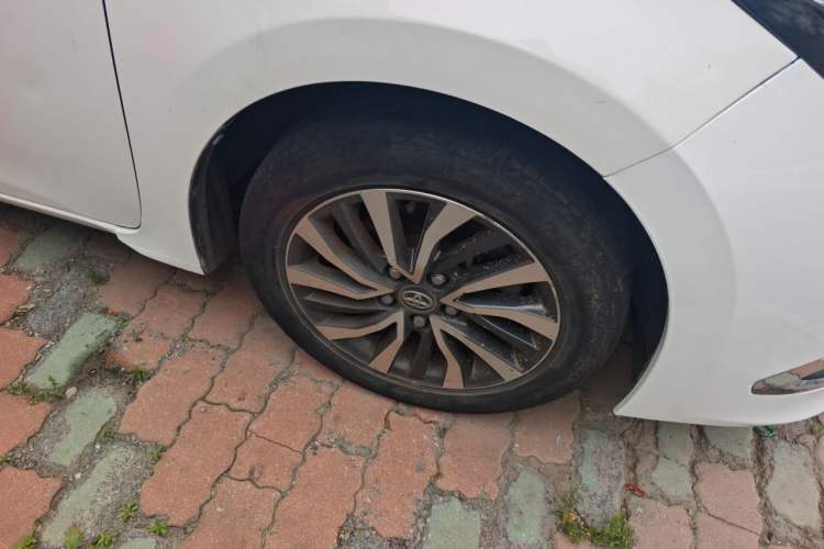Used Toyota Corolla 2017 Revised Dual-Engine 1.8L E-CVT Leading Edition Right Front Wheel Hub