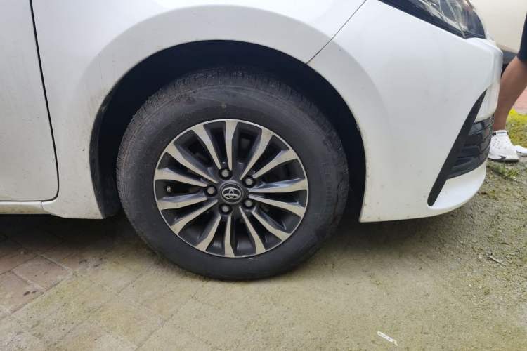 Used Toyota Corolla 2017 Revised Version 1.2T S-CVT GL Right Front Wheel Hub