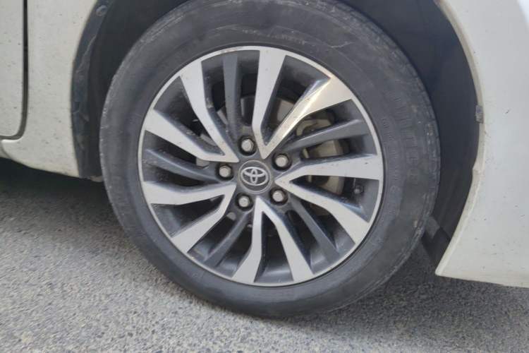 Used Toyota Corolla 2017 Revised Dual-Engine 1.8L E-CVT Leading Edition Right Front Wheel Hub