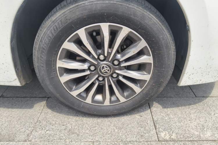 Used Toyota Corolla 2017 Revised Version 1.2T S-CVT GL Right Front Wheel Hub