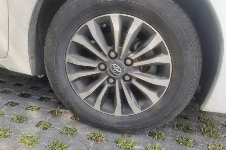 Used Toyota Corolla 2017 Revised Version 1.2T S-CVT GL-i Right Front Wheel Hub