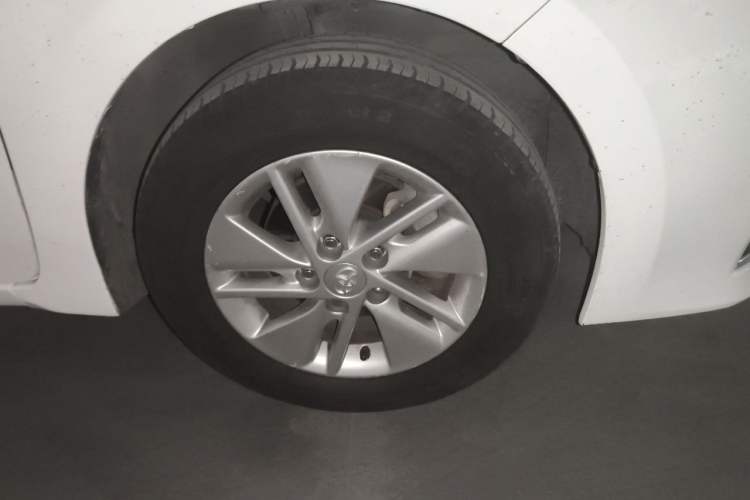 Used Toyota Corolla 2017 1.6L CVT GL Right Front Wheel Hub