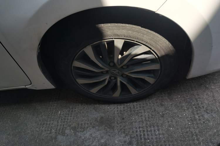 Used Toyota Corolla 2017 Revised Dual-Engine 1.8L E-CVT Leading Edition Right Front Wheel Hub