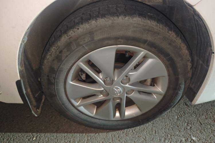 Used Toyota Corolla 2017 1.6L CVT GL Right Front Wheel Hub
