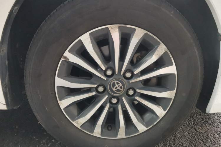 Used Toyota Corolla 2017 Revised Version 1.2T S-CVT GL Right Front Wheel Hub