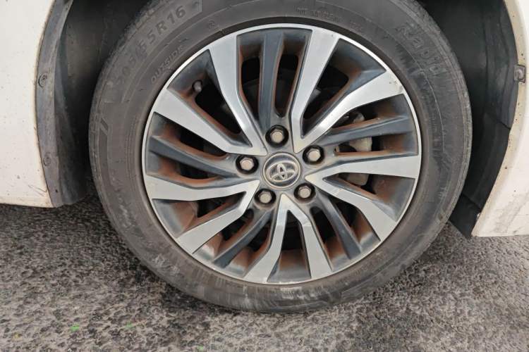 Used Toyota Corolla 2017 Revised Dual-Engine 1.8L E-CVT Elite Edition Right Front Wheel Hub