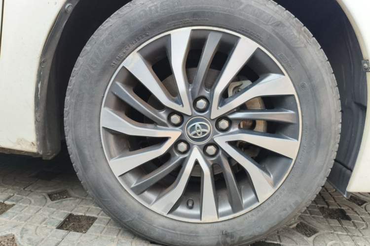 Used Toyota Corolla 2017 Revised Dual-Engine 1.8L E-CVT Leading Edition Right Front Wheel Hub