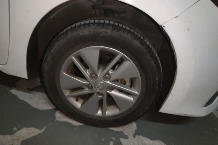 Used Toyota Corolla 2017 1.6L CVT GL Right Front Wheel Hub
