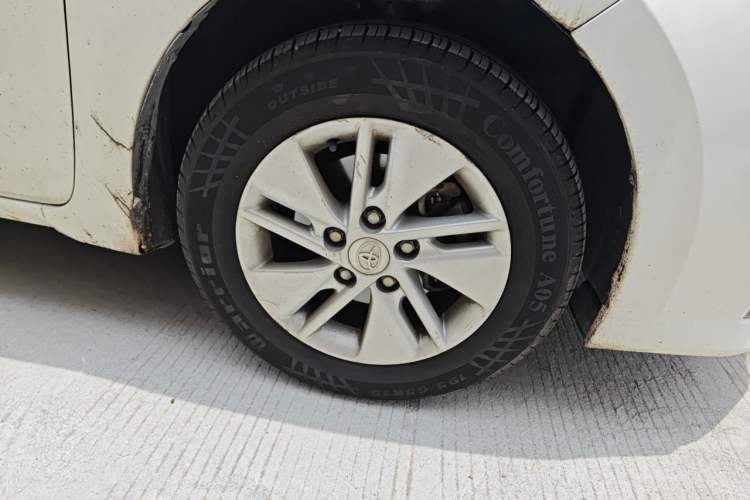 Used Toyota Corolla 2017 1.6L CVT GL Right Front Wheel Hub