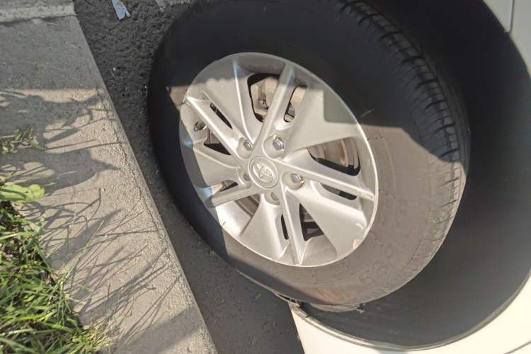 Used Toyota Corolla 2017 Revised Version 1.6L S-CVT GL Right Front Wheel Hub