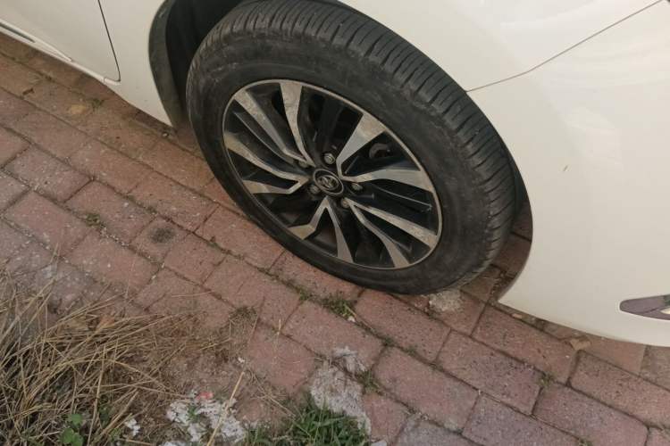Used Toyota Corolla 2017 Revised Dual-Engine 1.8L E-CVT Elite Edition Right Front Wheel Hub