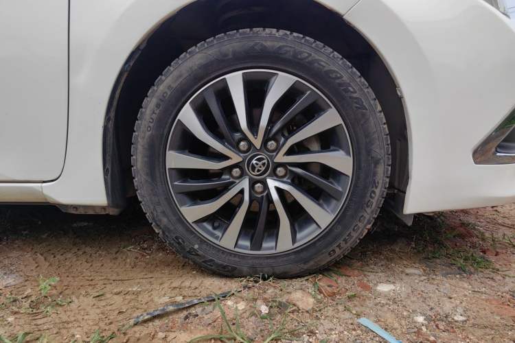 Used Toyota Corolla 2017 Revised Dual-Engine 1.8L E-CVT Leading Edition Right Front Wheel Hub