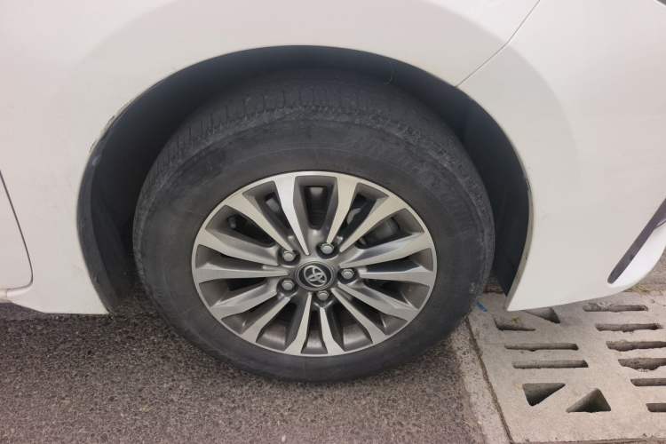 Used Toyota Corolla 2017 Revised Version 1.2T S-CVT GL Right Front Wheel Hub