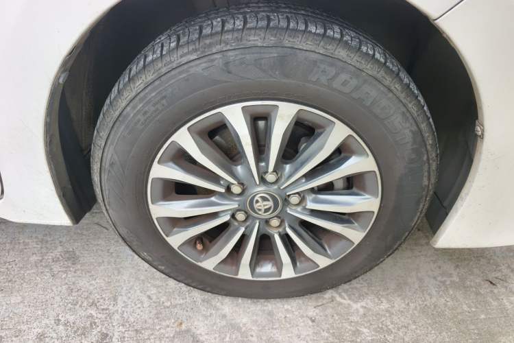 Used Toyota Corolla 2017 Revised Version 1.2T S-CVT GL Right Front Wheel Hub